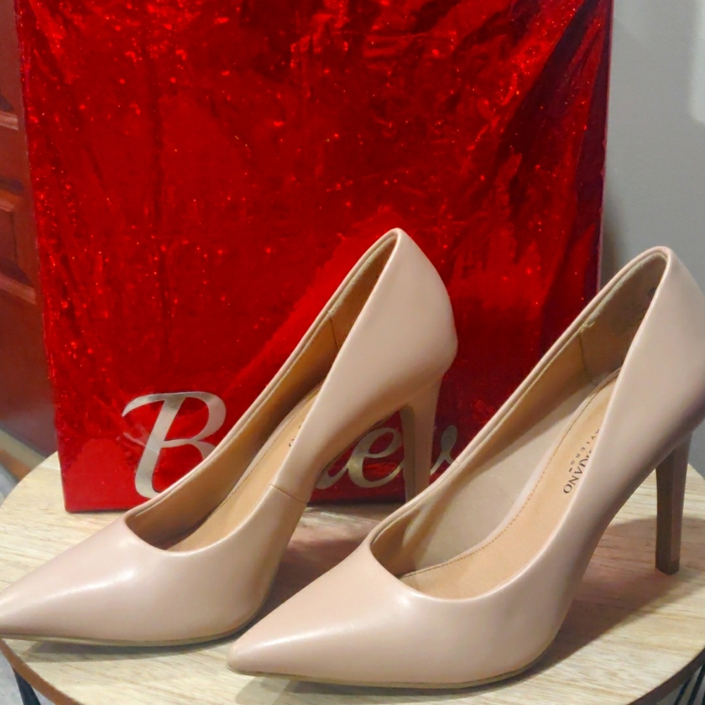 Christian Siriano beige pumps (used once) size 9